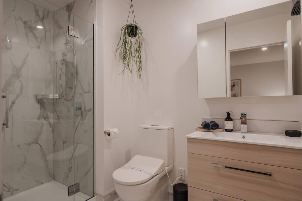 Casino Luxury Suite City Centre - Sleeps 5 Christchurch Bagian luar foto