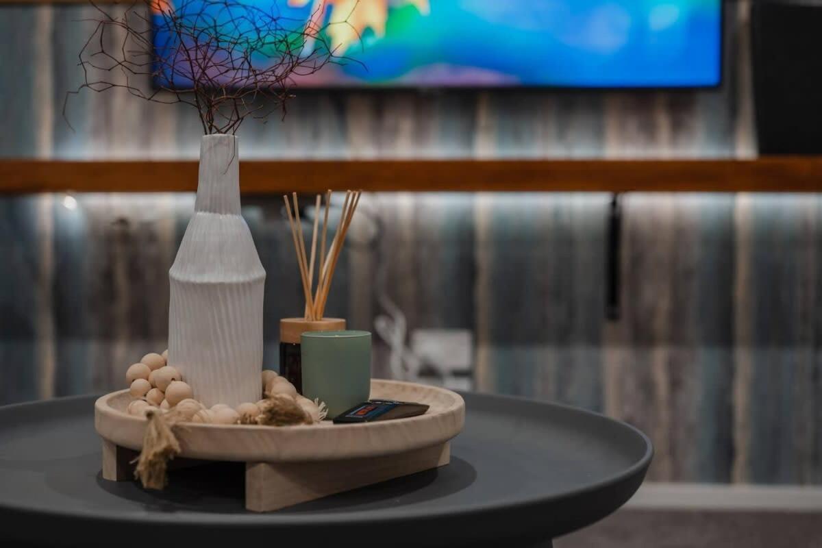 Casino Luxury Suite City Centre - Sleeps 5 Christchurch Bagian luar foto